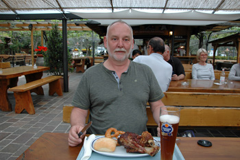 ... zum Abschluß geht es in die Speckstube bei Malcesine - wat mut dat mut ...
