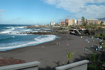 ... der Blick Richtung Puerto de la Cruz ...