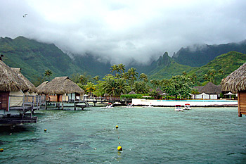 ... die Hotelanlage auf Moorea ...