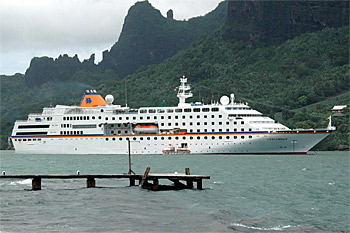... die MS Columbus in Moorea ...