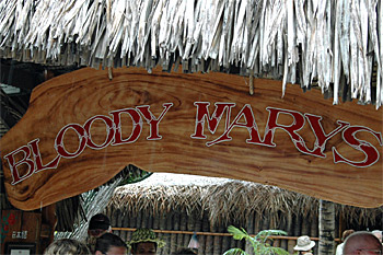 ... die Bar Bloody Marys auf Bora Bora ...