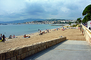 ... der Strand von Cannes (Spanien) ...