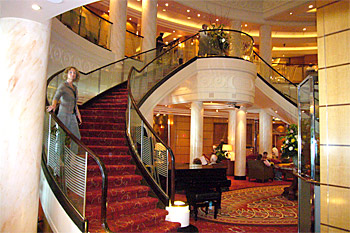 ... Queen Mary 2 von innen ...