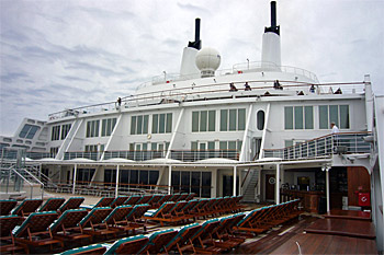 ... das Pool Deck der Queen Mary 2 ...