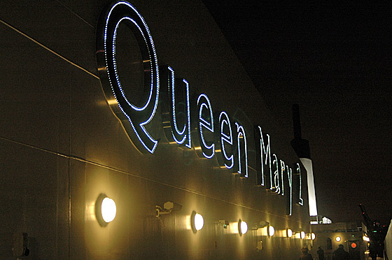 ... die Queen Mary 2 ...
