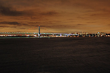 ... am frühen Morgen erreichen wir New York ...