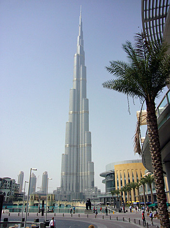 ... der Burj Khalifa in Dubai ...