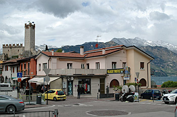 ... in Malcesine und gegenüber ist Limone ...