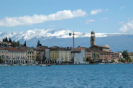 ... der Ort Salo - man bemerke den Schnee auf dem Monte Baldo ...