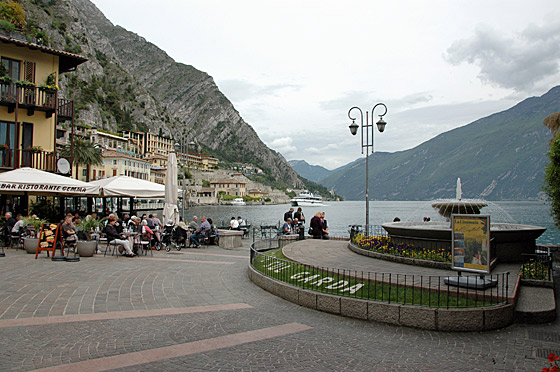 ... mein Platz in Limone für Cappuccino und ggf. Apfelstrudel