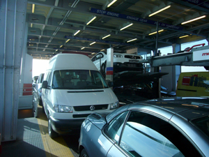 VW-Bus auf der Fähre