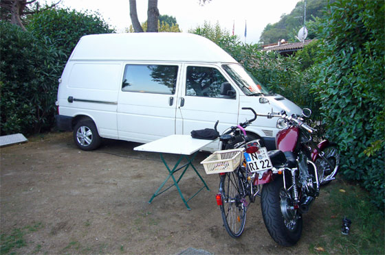 ... ich bin am Campingplatz in Cannobio am Lago Maggiore ...