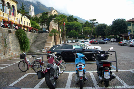 ... und der Ort: Malcesine -- ist für mich ein MUSS und natürlich eine Pizza am alten Hafen ...