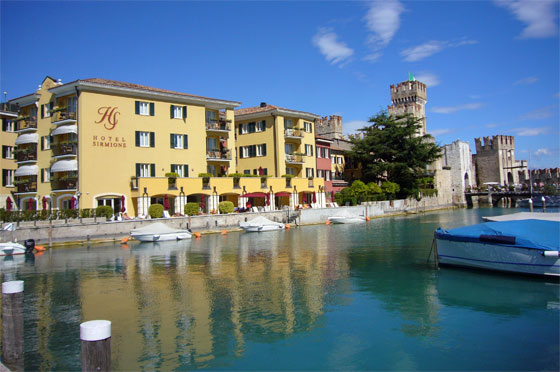 ... ist schon auch ein sehr schöner Ort allerdings auch sehr, sehr viele Turis ...