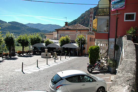 ... Pause im Ort: Vesio ...