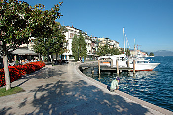 ... die Uferpromenade in Salo ...