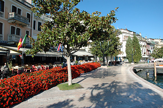 ... Cappuccino-Pause mit Eis im Ort: Salo ...