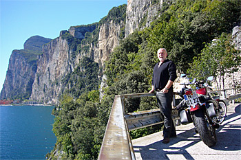 ... ein wunderschöner Platz mit fantastischem View ...