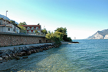 ... der Blick auf das Hotel vom Strand aus ...