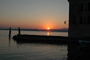 ... die Sonne geht unter in San Vigilio ...