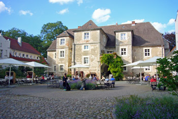 Kaffeetrinken im Wasserschloss Mellenthin