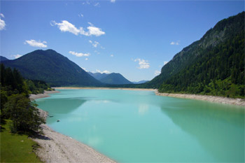 ... am Sylvenstein-Stausee ...