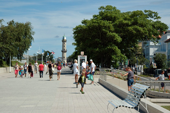 ... die Strandpromenade von Warnemünde ...
