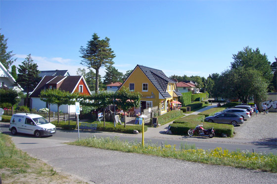 ... in dem kleinen Kaffee genieße ich meine Pause, bevor es wieder zurück zur Insel Poel geht ...