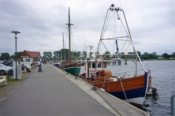 ... im Hafen von Kirchdorf auf der Insel Poel ...
