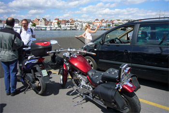 ... das Übersetzten mit einer Fähre ...