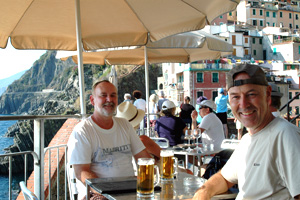.. wir genießen ein kühles Bierchen in Riomaggiore (Cinque Terre)