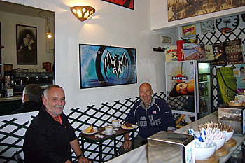 ... wir sind beim Cappuccino trinken ...