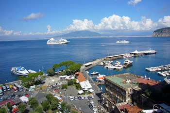 ... der Hafen von Sorrent ...