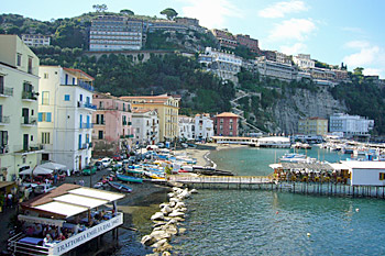 ... der alte Hafen von Sorrent ...