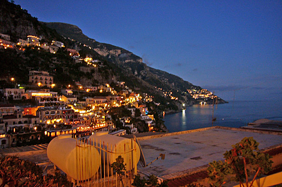 ... zum Abendessen in Positano an der Amalfi-Küste ...