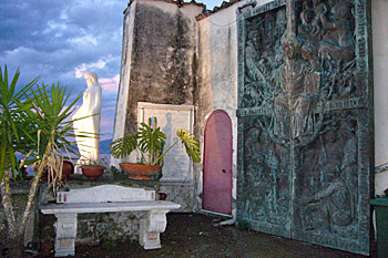 ... eine alte Kapelle ...