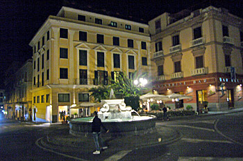 ... im Centrum von Vico Equence ...