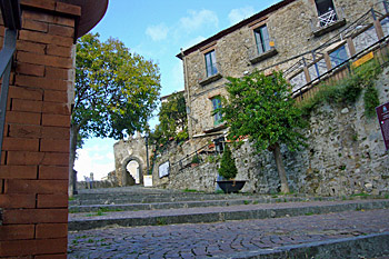 ... der Weg zur Kirche ...