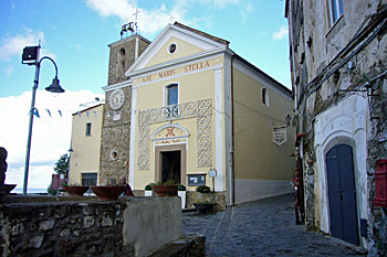 ... wir sind oben bei der Kirche ...