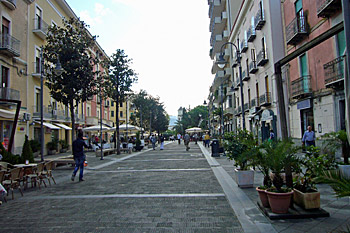 ... wir schländern durch die Straßen von Agropoli ...