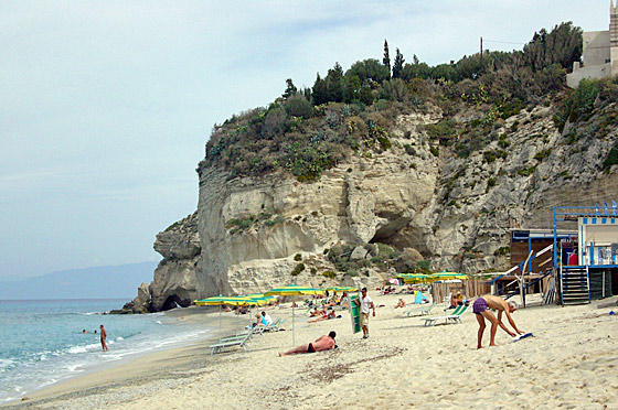 ... und genießen den herrlichen Strand ...