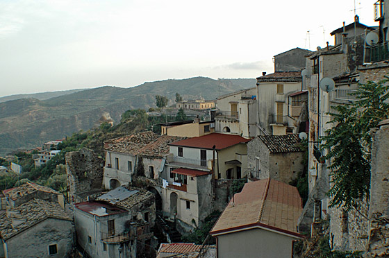 ... das Bergdorf Stilo ...