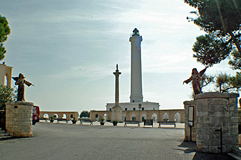 ... der Leuchtturm von Santa Maria di Leuca ...