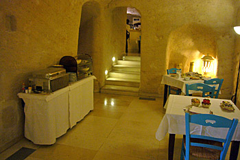 ... fantastisch - alle Räumlichkeiten des Hotels wurden in den Fels geschlagen ...