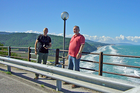 ... wir fahren entlang der Küste ...