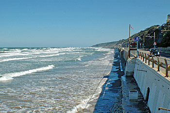 ... wir fahren entlang der Küste ...