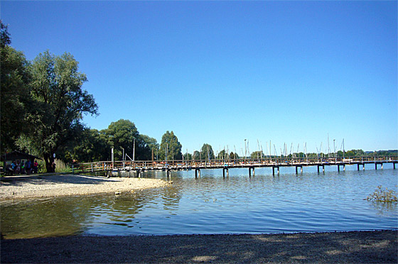 ... der Badestrand in Felden am Chiemsee ...