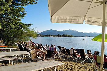 ... Beachbar im Strandbad Übersee ...
