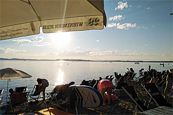 ... Beachbar im Strandbad Übersee ...
