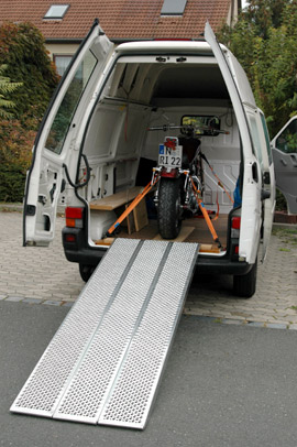 Und die Rampen dazu, zum bequemen reinfahren.
